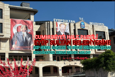 Eyüp Sultan'da CHP'li Belediye Başkanı  Mithat Bülent Özmen Akp'li Cumhurbaşkanı Erdoğan'ın Afişini Belediye Binasına Astırdı!