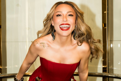 Ziynet Sali’den kırmızı elbiseli alev alev paylaşım!