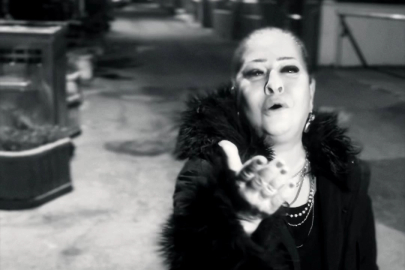 Yeliz'den Bağdat Caddesi'nde sokak konseri