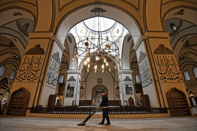 Bursa'da Ulu Camii Ramazan teravihlerine hazır