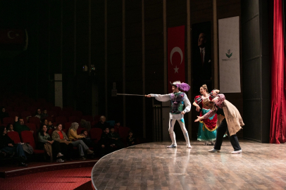 'Don Kişot' İzmirli minik izleyicileri büyüledi