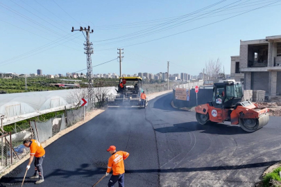 Mersin Büyükşehir’den Mezitli’de sıcak asfalt atağı