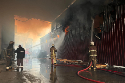 İzmir Buca’da sanayi yangını: 7 iş yeri zarar gördü
