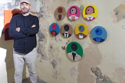 Metin Özgör'ün “Ne Yerde Ne Gökte” Sergisi Mardin'de açıldı
