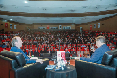 Ankara Keçiören'de Ahmet Özhan konser ve söyleşisine yoğun ilgi